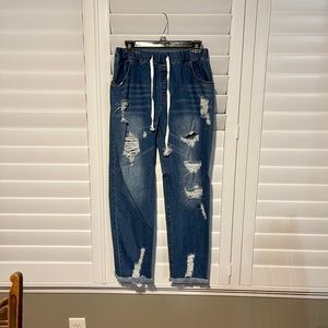 Elastic waist ripped jeans